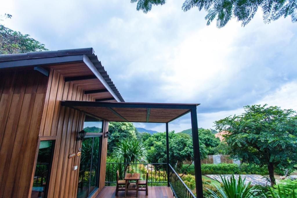 Dusit Talai Resort Muszi Kültér fotó