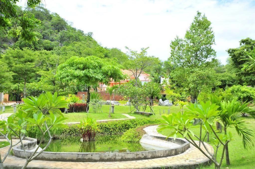 Dusit Talai Resort Muszi Kültér fotó